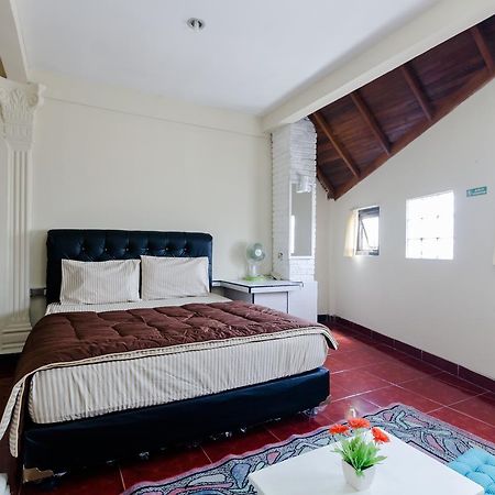 Pele Guesthouse Bandung Extérieur photo