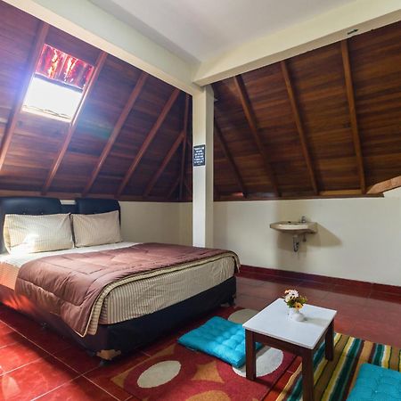 Pele Guesthouse Bandung Extérieur photo