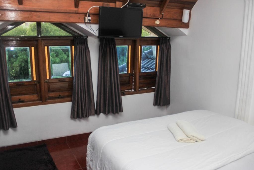 Pele Guesthouse Bandung Extérieur photo