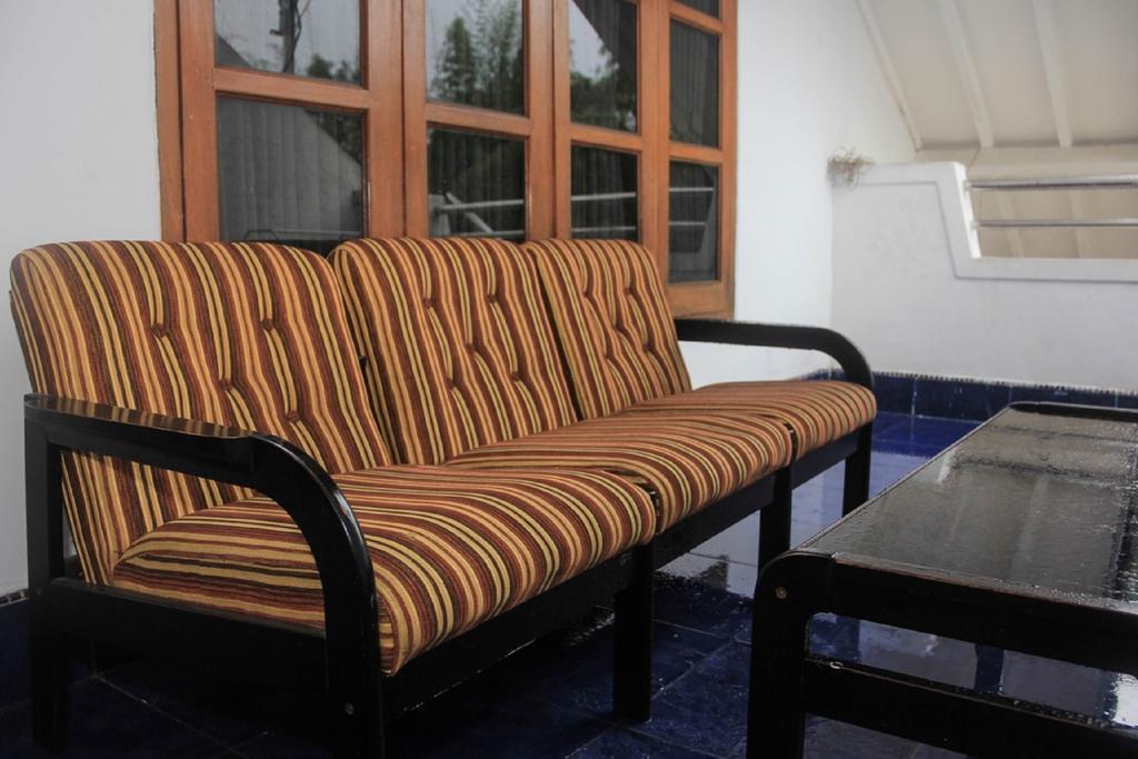Pele Guesthouse Bandung Extérieur photo