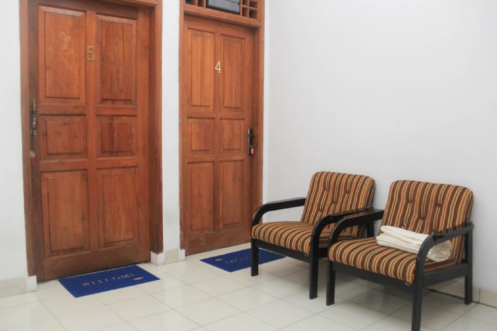 Pele Guesthouse Bandung Extérieur photo