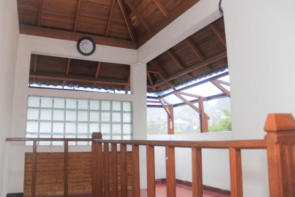 Pele Guesthouse Bandung Extérieur photo