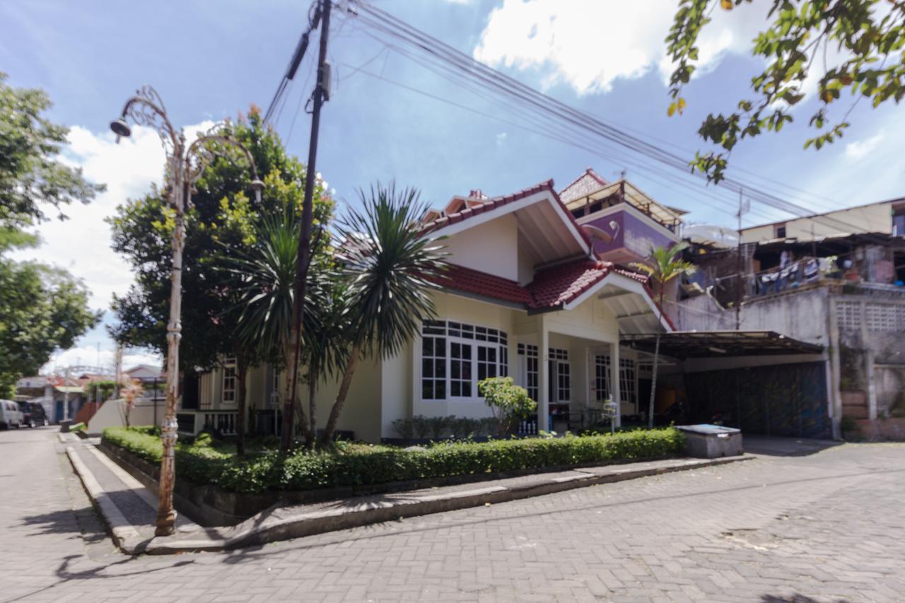 Pele Guesthouse Bandung Extérieur photo
