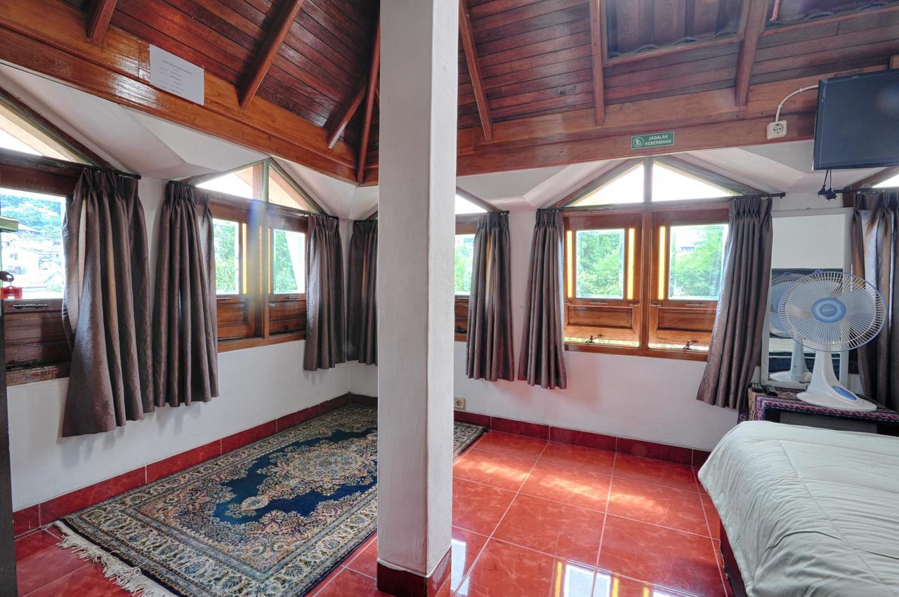 Pele Guesthouse Bandung Extérieur photo